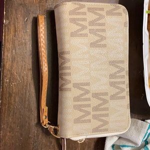 look at picture there( MM ), Wristlet Wallet new